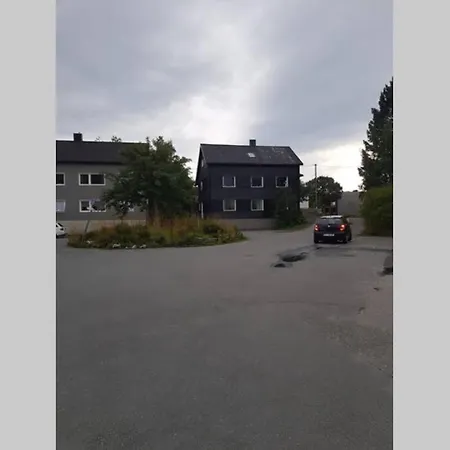 Hus I Rolig Strok Sentralt I Svolvaer. Ferienhaus