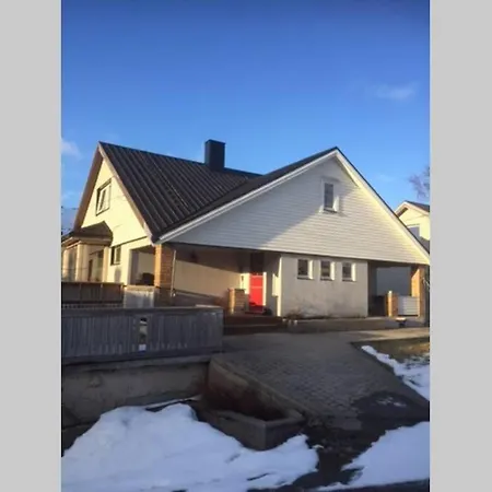 Hus I Rolig Strøk Sentralt I Svolvær. * Svolvær
