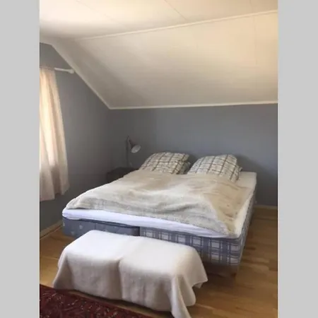 Hus I Rolig Strok Sentralt I Svolvaer. Ferienhaus
