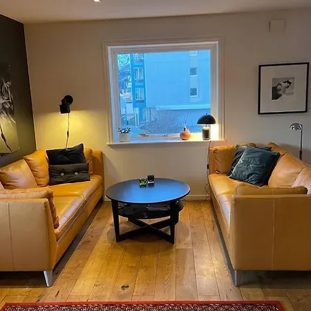 Hus I Rolig Strøk Sentralt I Svolvær. Feriehus